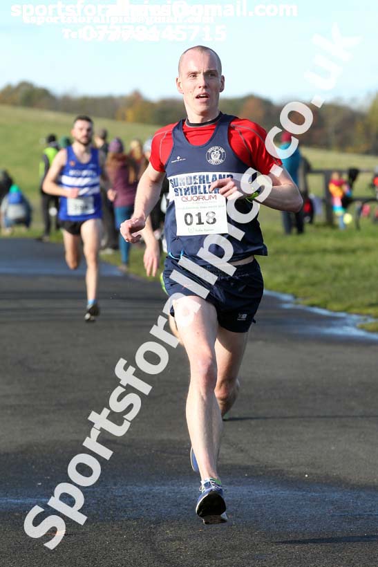 Senior men and women, Heaton Memorial 10k Road Race, Town Moor, Newcastle.  Photo: David T. Hewitson/Sports for All Pics